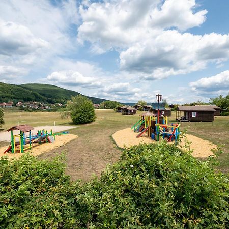Camping Les Vosges Du Nord Oberbronn Extérieur photo