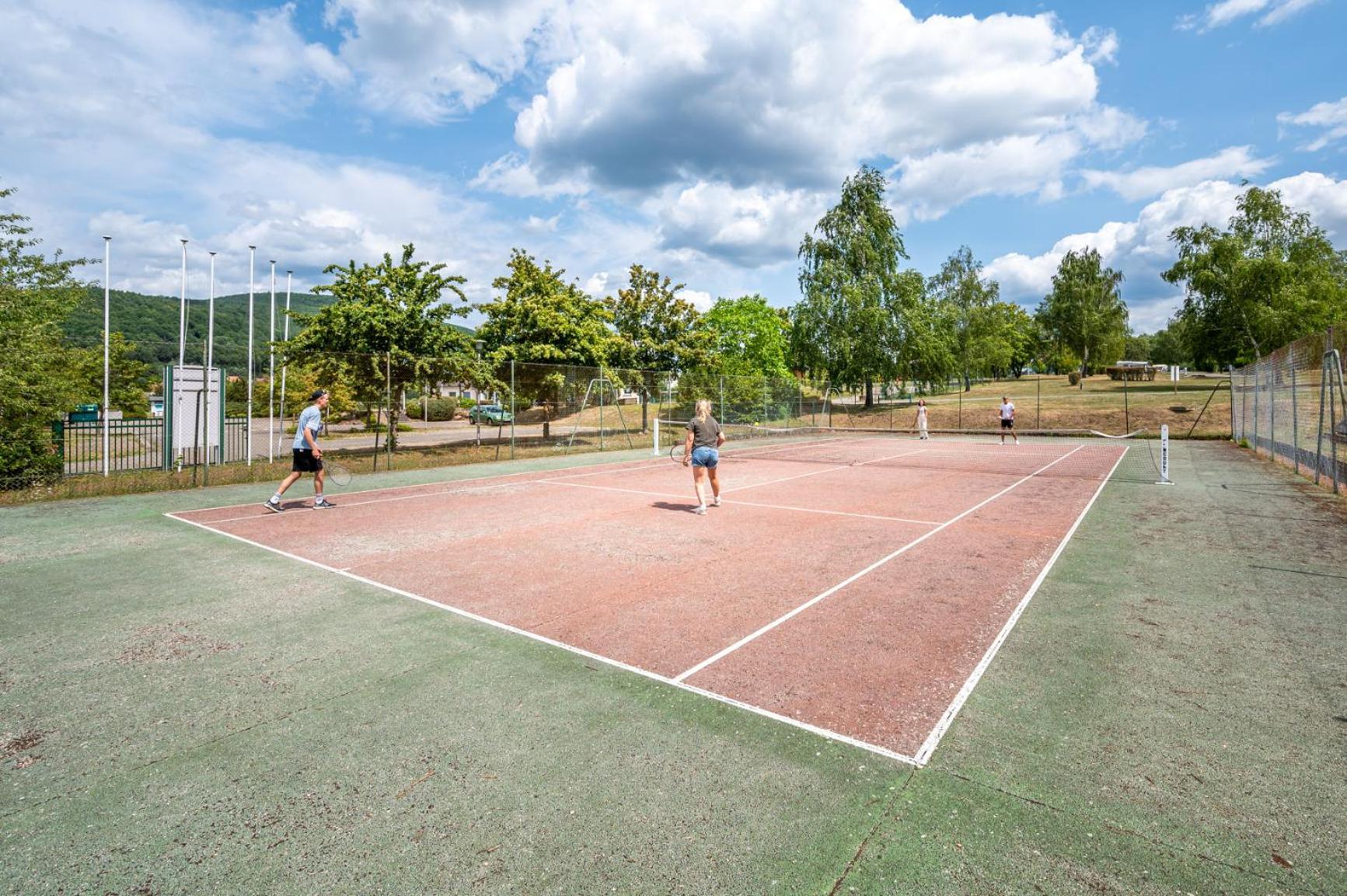 Camping Les Vosges Du Nord Oberbronn Extérieur photo